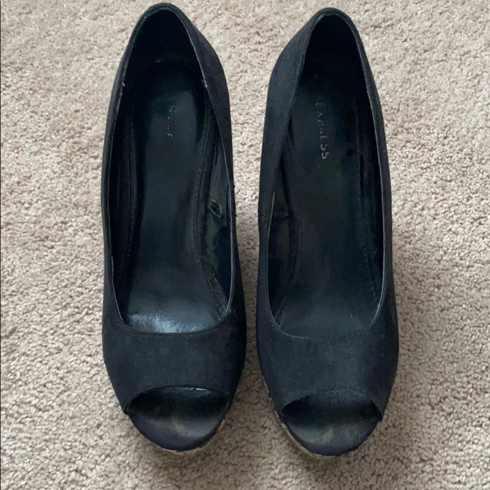 Black wedges